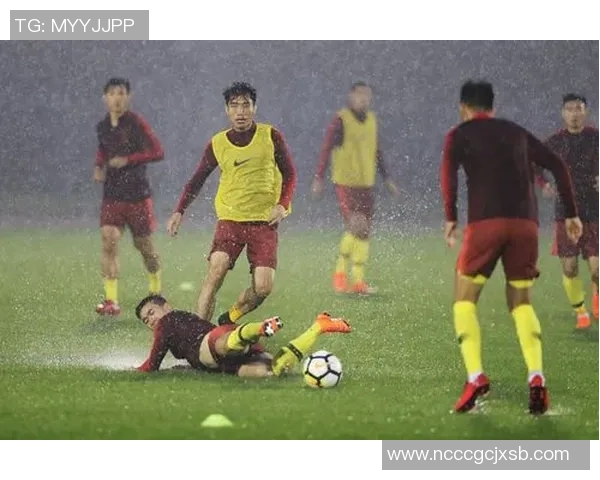 雨中闪耀的足球明星们与他们的精彩瞬间回顾